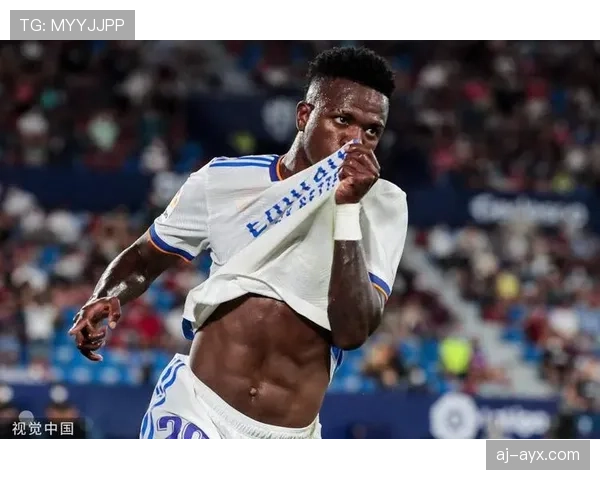 维尼修斯与本泽马状态回暖，皇马新双星默契配合点燃球队新希望