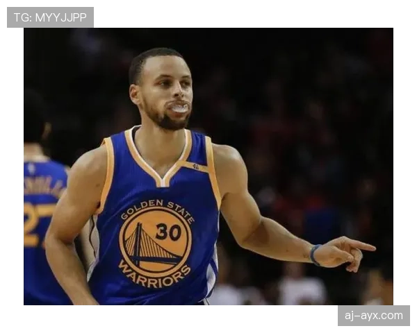 阿门·汤普森无球跑位比库里更持续拉扯防线