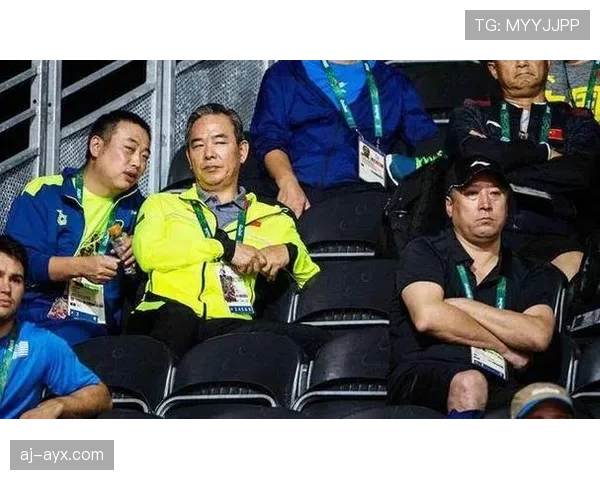 刷到张楠拎菜篮子跟小区保安聊家常，我这颗吃瓜心怎么安放